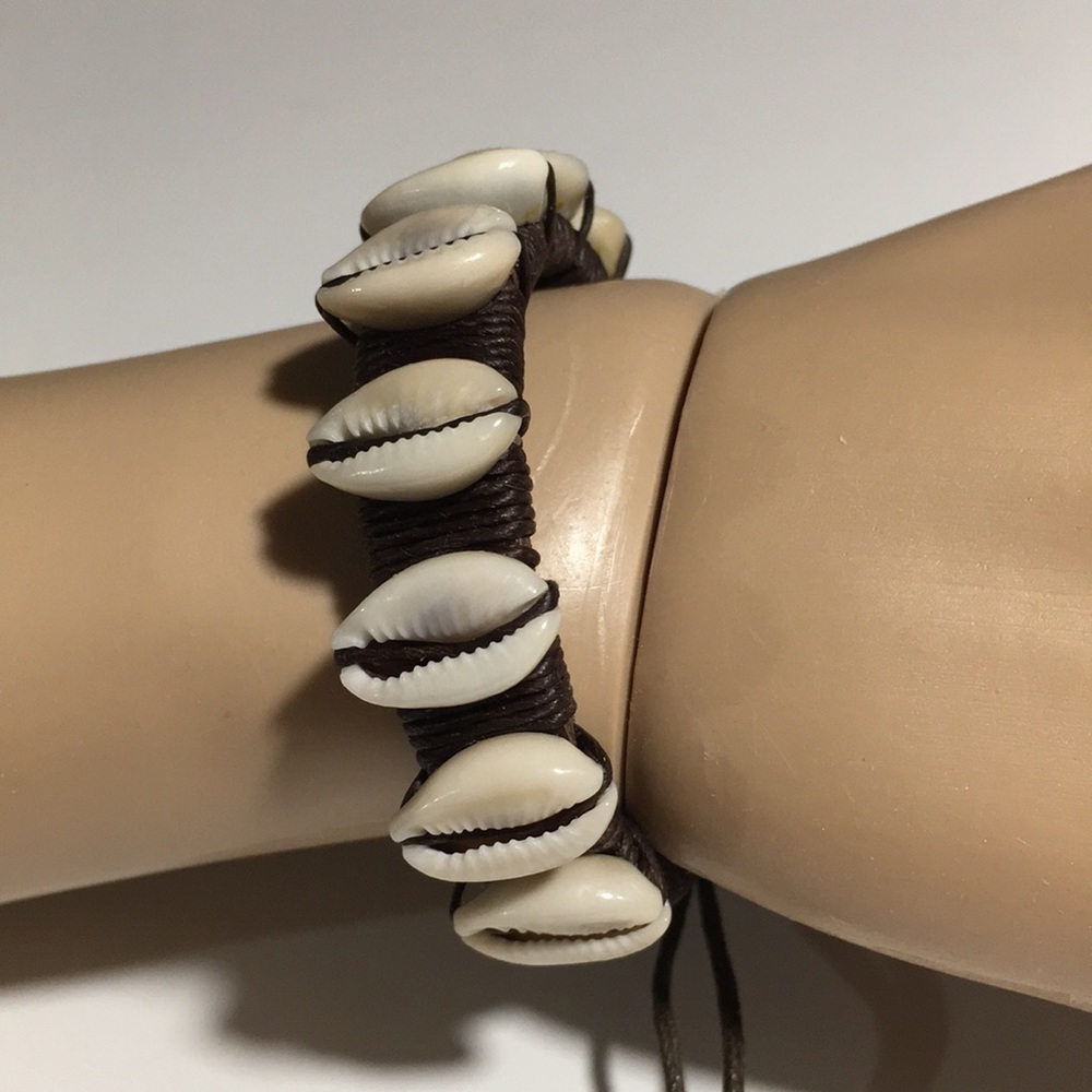 UNISEX BROWN LEATHER COWRY SHELLS BRACELET